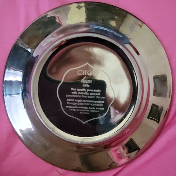 Luxe Ciroa Porcelain Metallic Accents Platinum Dinnerware - Picture 2 of 2